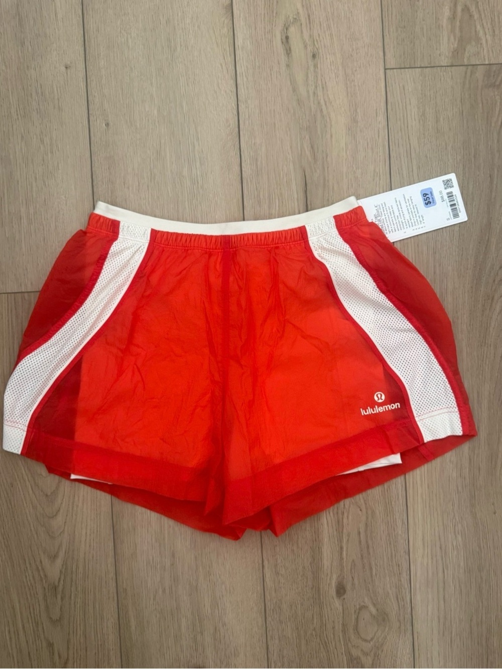 Lululemon License to Train Textured Shorts 4”~cherry ember~Size S $88 msrp NWT 🌟 - Picture 4 of 4